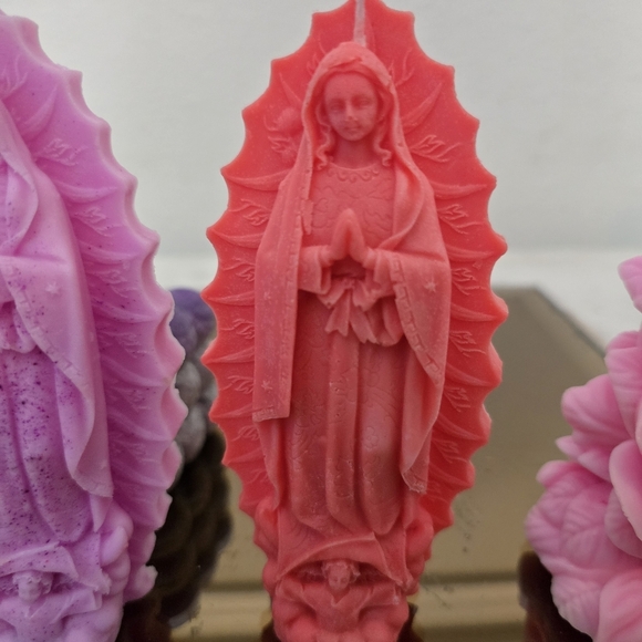 Handmade Sculpted Candles – Custom Colors, Custom Fragrances - Picture 9 of 10